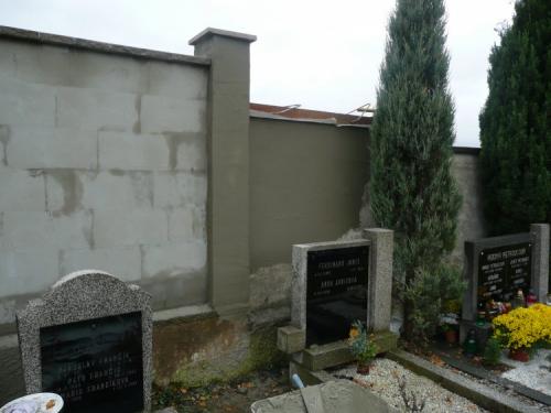 Hřbitovní zeď